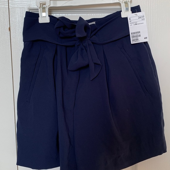 H&M high waisted navy blue shorts - Picture 4 of 6